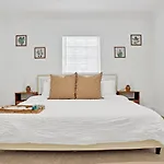 Villa Rio Vista - Massive Las Olas Compound With Pool & 3 Living Areas With Kitchens