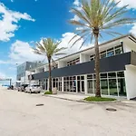 The Purple Pelican Beachfront With Ocean Balcony Unit 2