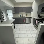 Modern Apartments Close To Downtown And The Airport