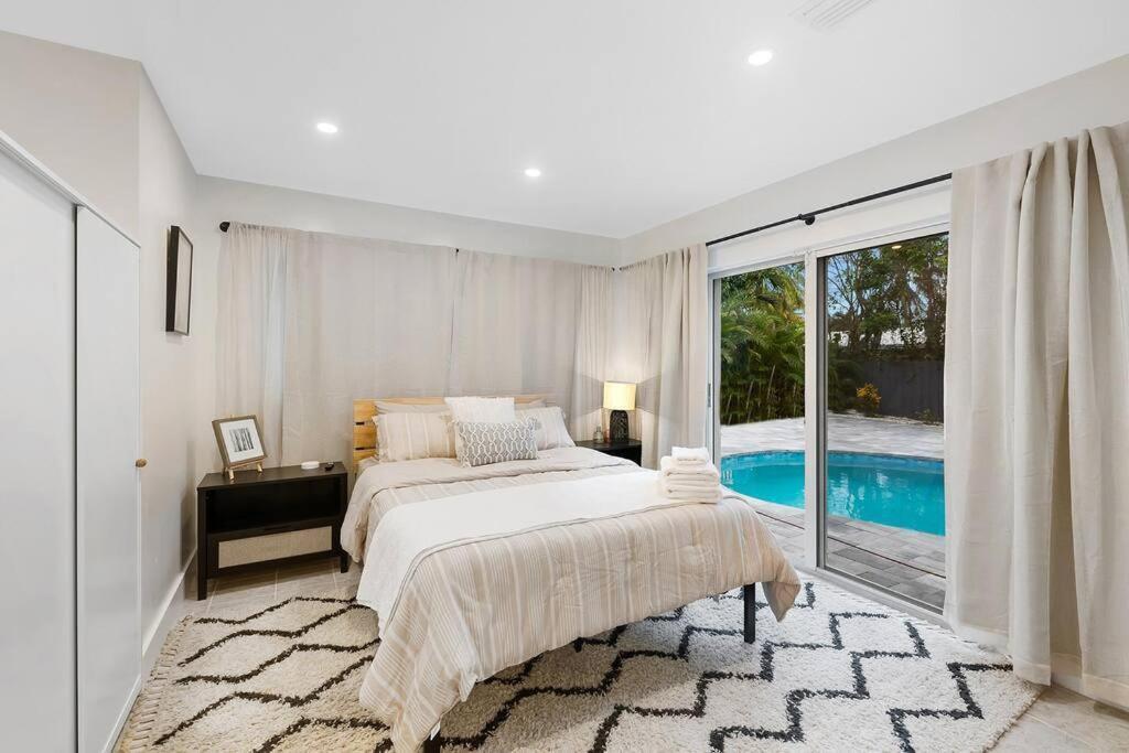 Modern House W/htd Pool. Near The Beach! Bote Fort Lauderdale