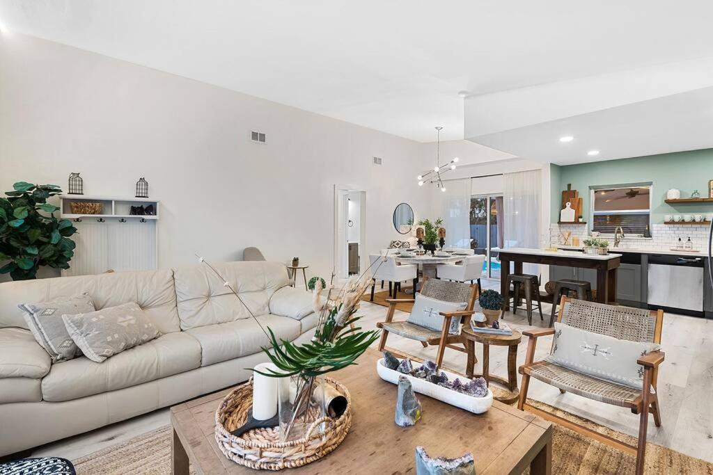 Modern House W/htd Pool. Near The Beach! Bote * Fort Lauderdale