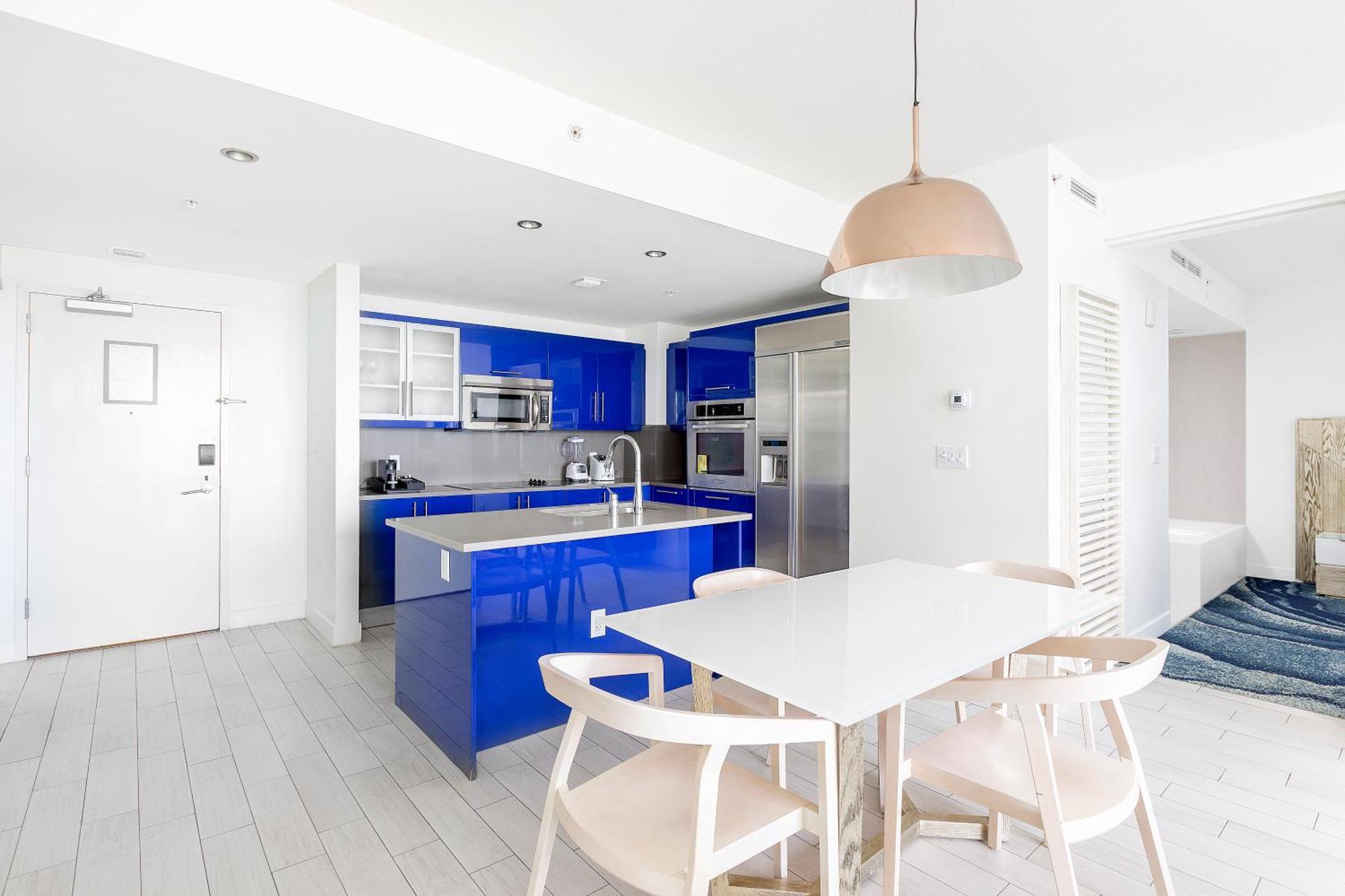 Apartment 16th Floor Luxury 2 Bedroom - Ocean Views & Luxury