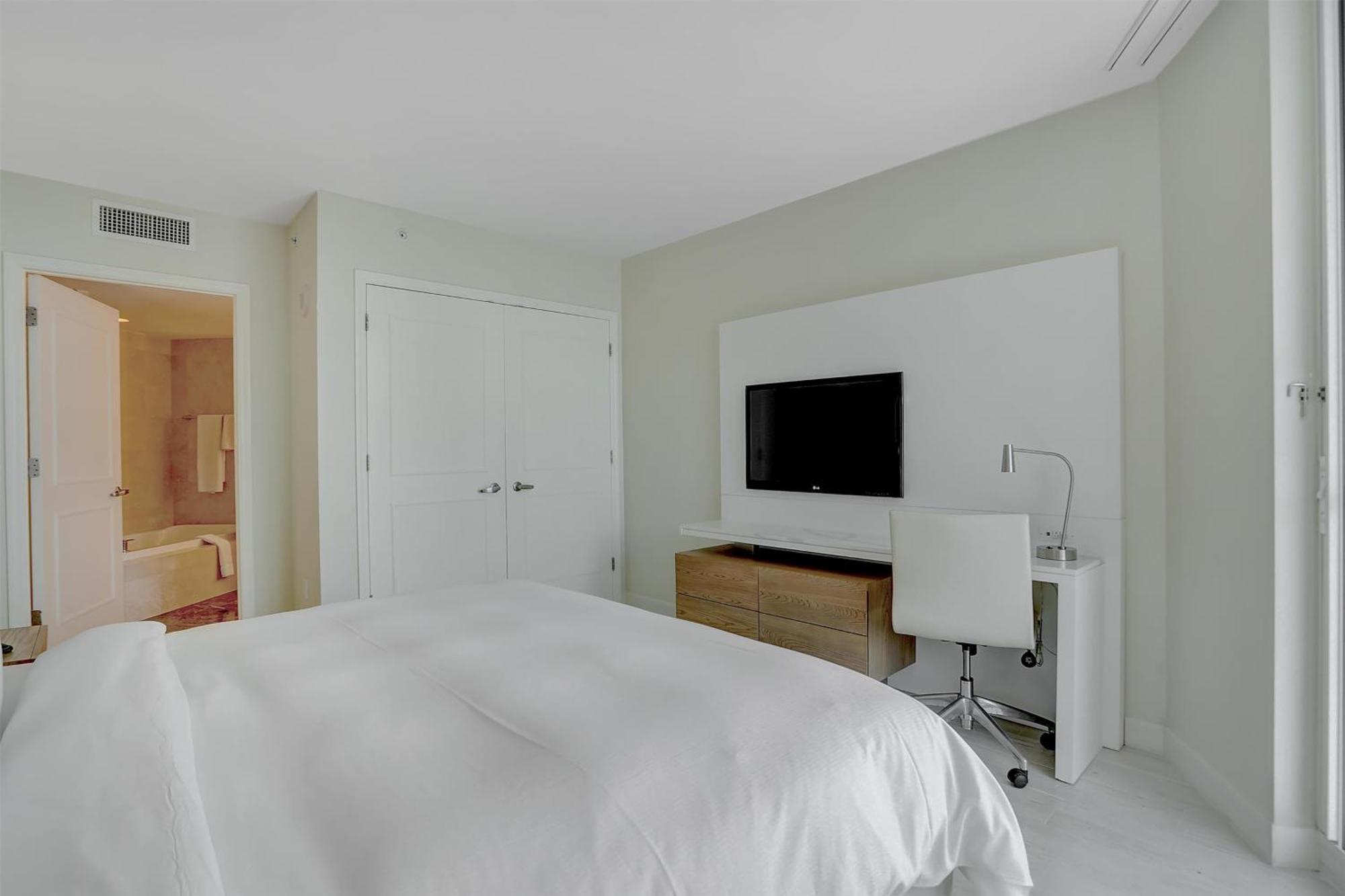Resort House Lauderdale, A Hilton