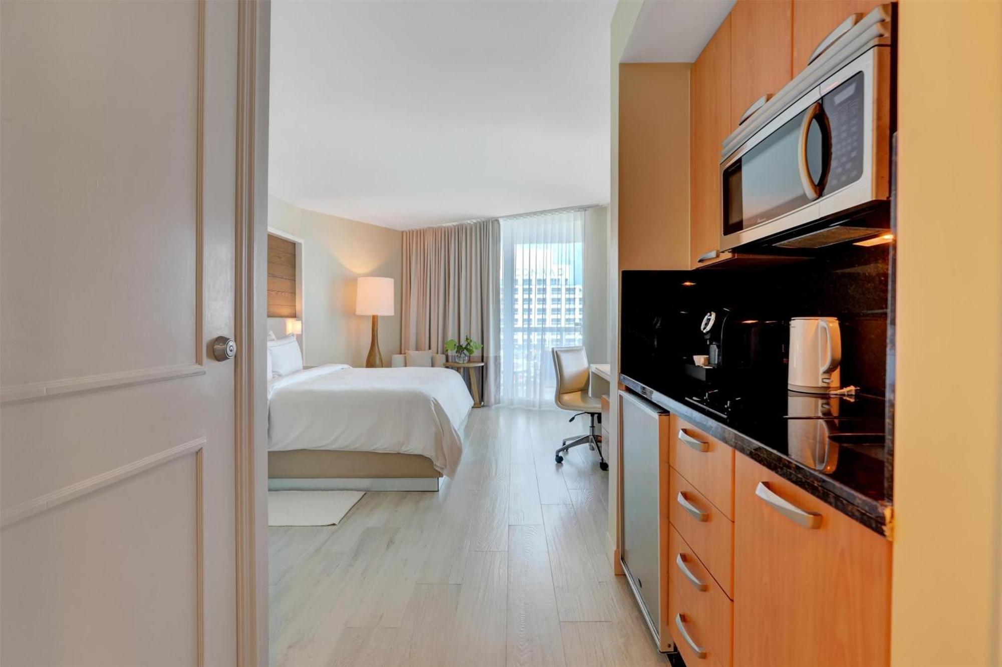 Resort House Lauderdale, A Hilton Fort Lauderdale
